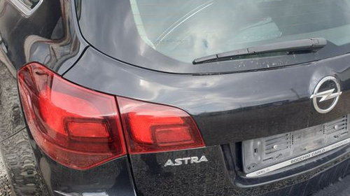 Dezmembrez Opel Astra J Sport tourer 1.7
