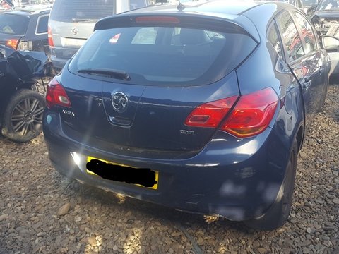 Dezmembrez Opel Astra J