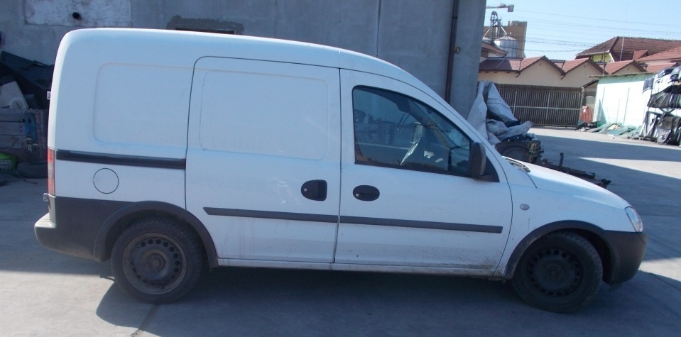 Dezmembrez Opel Combo 1,7 DTI 1,7CDTI 1,