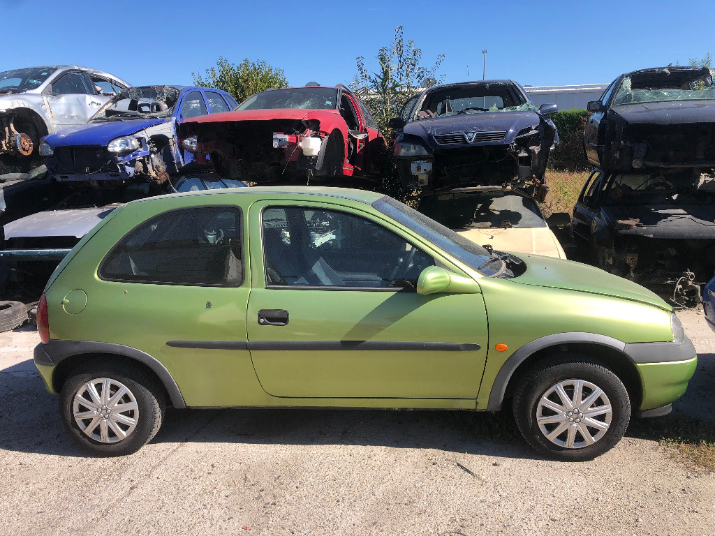 Dezmembrez Opel Corsa B 1.0i X10XE