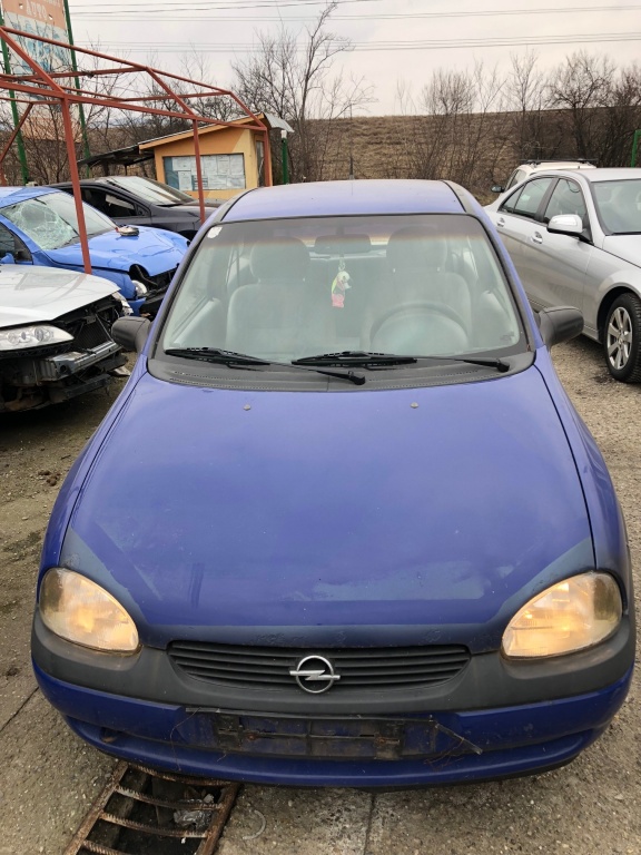 Dezmembrez Opel Corsa B 1.0i X10XE