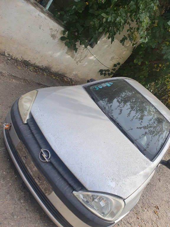 Dezmembrez Opel Corsa C 1.2 benzina Easytronic