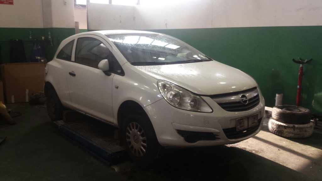 Dezmembrez opel corsa d 1.3 cdti