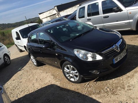 Dezmembrez opel corsa d,motor,cutie,turbo,capota,far,injector