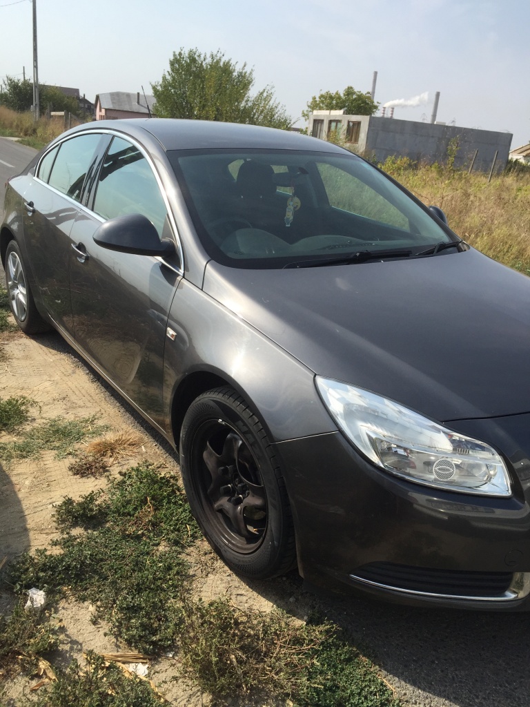 Dezmembrez opel insignia din 2009 motor 