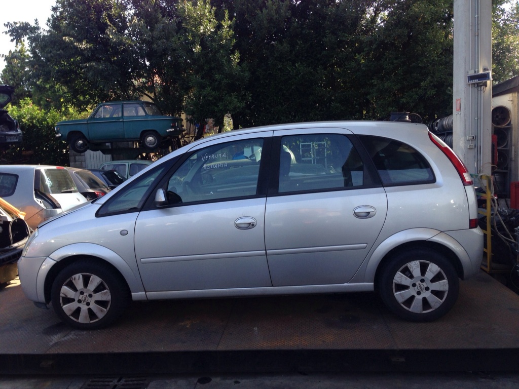 Dezmembrez Opel Meriva 2004