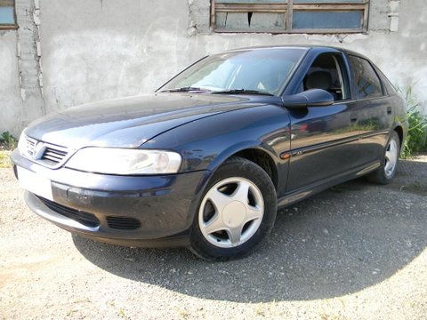 Dezmembrez Opel Vectra B1 1.6i, 2001