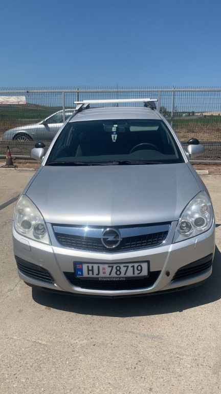 Dezmembrez Opel Vectra C 2006 combi 1.8 benzina