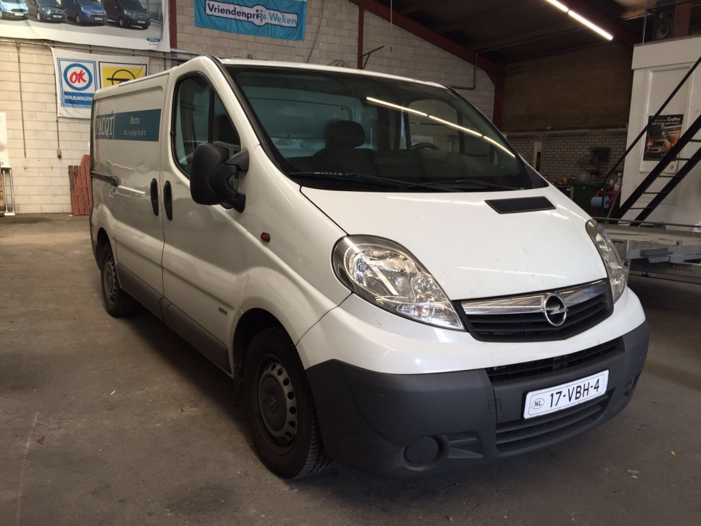 Dezmembrez Opel Vivaro 2.0 cdti M9R