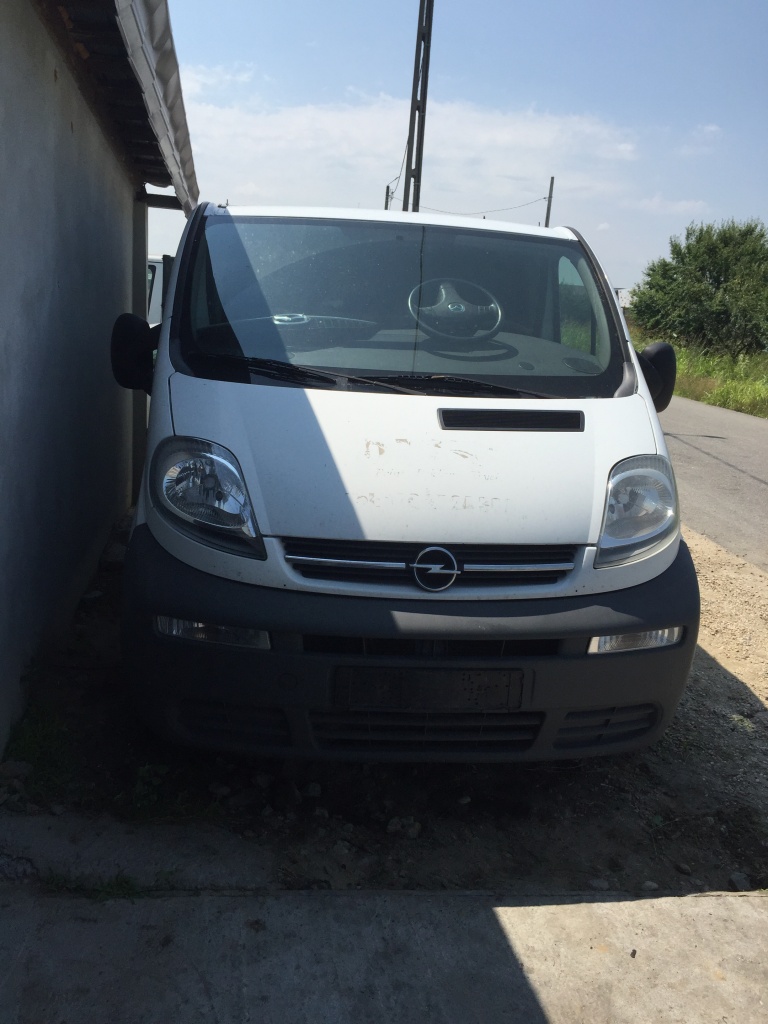 Dezmembrez opel vivaro din 2006 motor 1.9 cdti cutie manuala 6 trepte