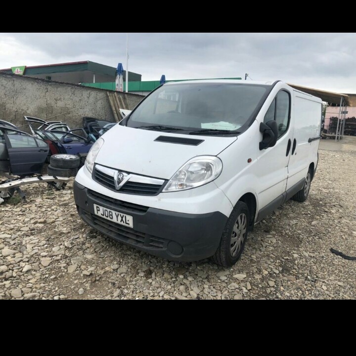 Dezmembrez Opel Vivaro motor 2.0