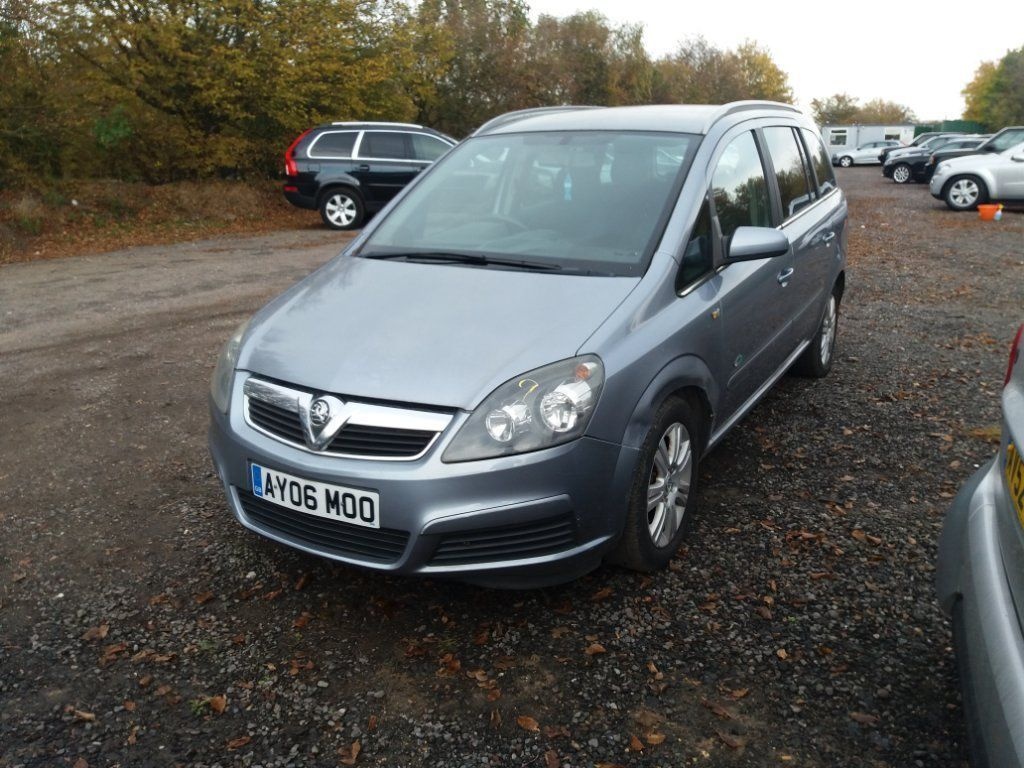 Dezmembrez Opel Zafira 2006 Zafira B 1,9