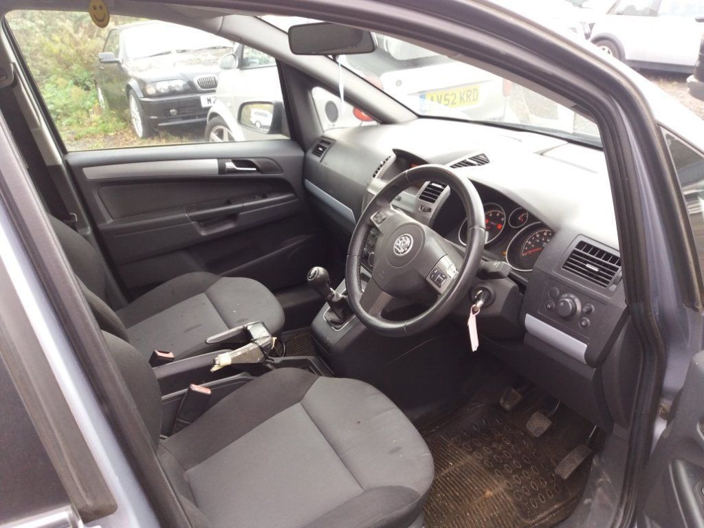 Dezmembrez Opel Zafira 2006 Zafira B 1,9