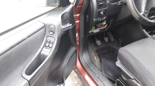 Dezmembrez Opel Zafira A 2001 Z20DTH col