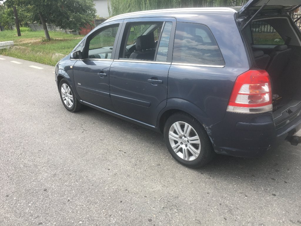 Dezmembrez Opel Zafira B 2009 HATCHBACK 