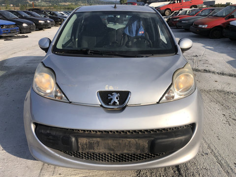 Dezmembrez Peugeot 107 1.0i 1KR