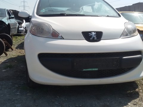 Dezmembrez Peugeot 107