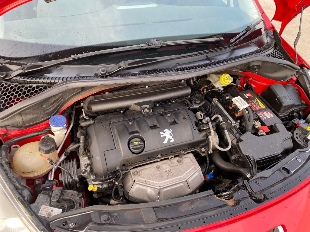Dezmembrez Peugeot 207 1.6 5FW 150.000 k