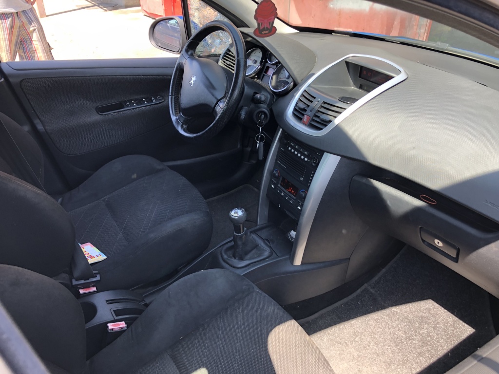 Dezmembrez peugeot 207 1,6 hdi 9HX.