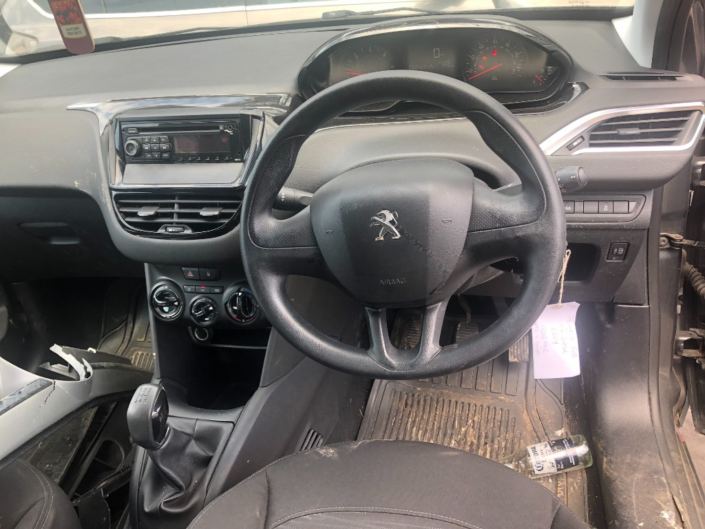 Dezmembrez Peugeot 208 2012 HATCHBACK 1.