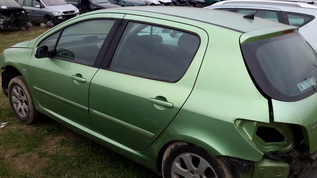 Dezmembrez peugeot 307 2 hdi an 2001