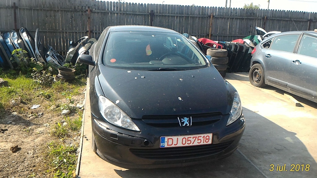 Dezmembrez Peugeot 307 CC 2.0 benzina an 2004