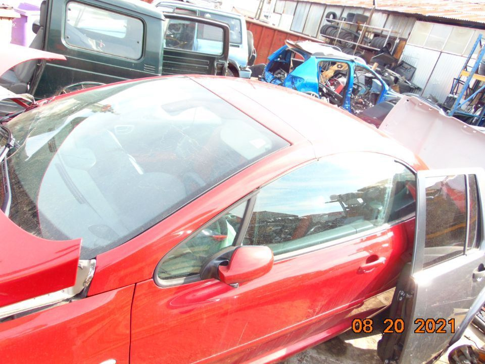 Dezmembrez Peugeot 307 CC motor 2.0 benz