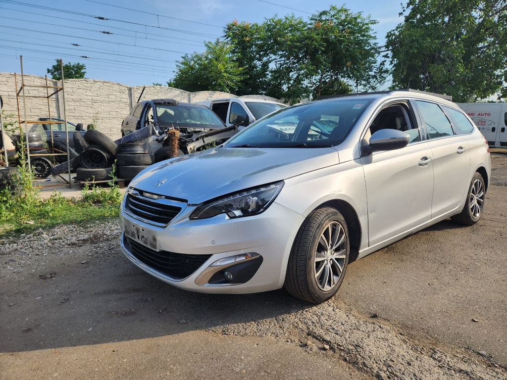 Dezmembrez Peugeot 308 1.6 HDi an 2016