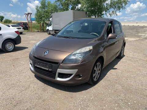 Dezmembrez piese Renault Scenic 3