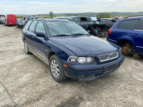 Dezmembrez piese Volvo V40