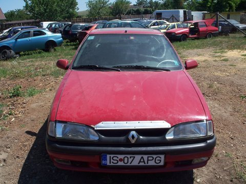 Dezmembrez Renault 19X53 1995 Rosu 2.5 Benzina