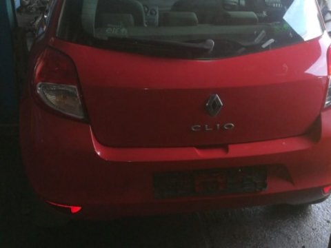 Dezmembrez Renault Clio 1.5 DCI 2011