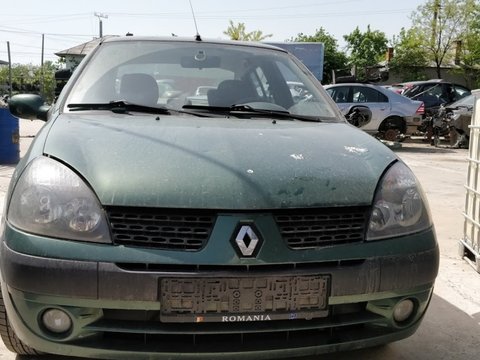 Dezmembrez Renault Clio 2 1.4 din 2002