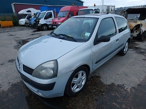 Dezmembrez Renault Clio 2, fabr. 2003, 1.2i 16V, FL