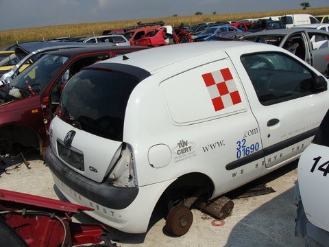 Dezmembrez Renault Clio 2004