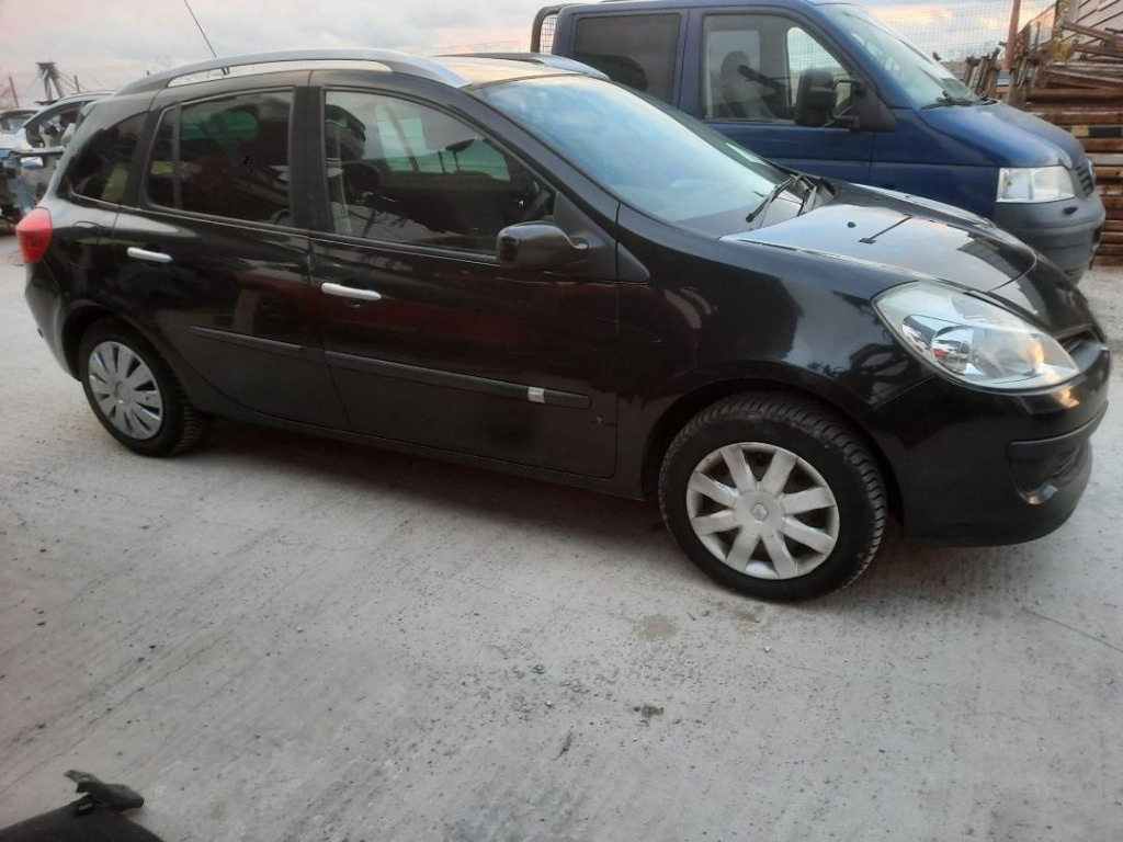 Dezmembrez renault clio 3 break ,motor 1.5 diesel an fabricatie 2008