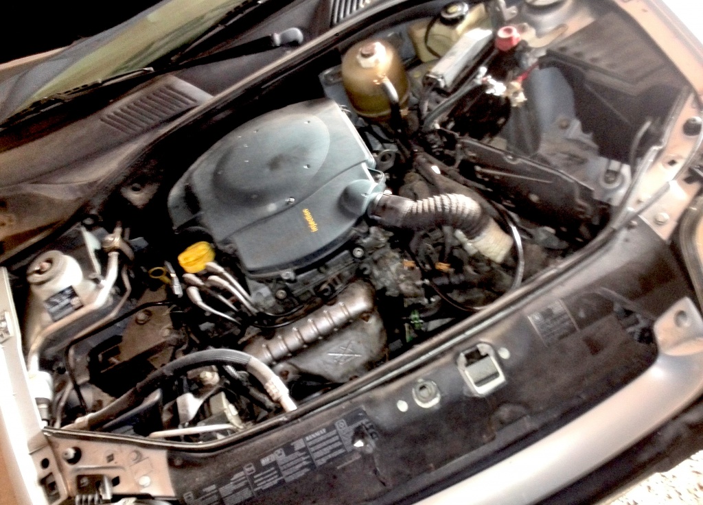 Dezmembrez Renault Clio II 2 1.4 Benzina MPI 2002 2003 2004 2005 5 usi volan stanga 55kw 75cai