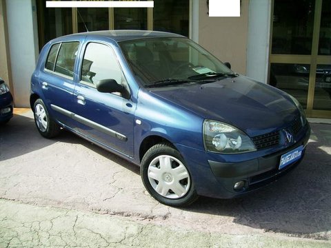 Dezmembrez Renault Clio ,motor 1.2 benzina,an fabricatie 2003