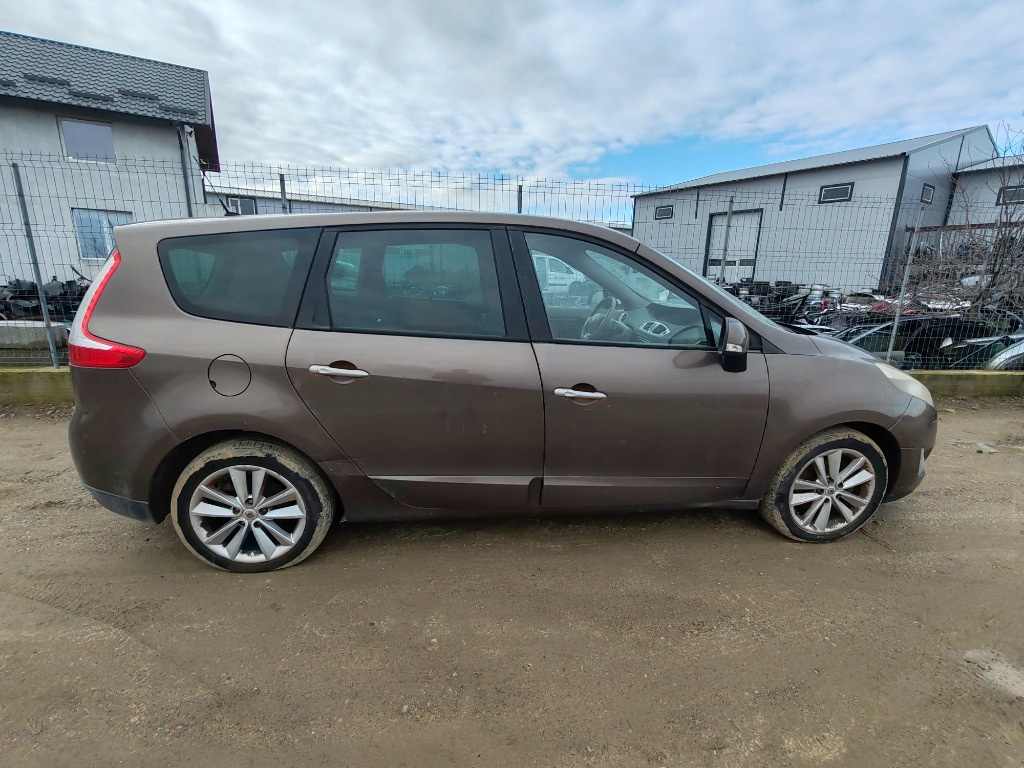 Dezmembrez Renault Grand Scenic 3 1.5 dc