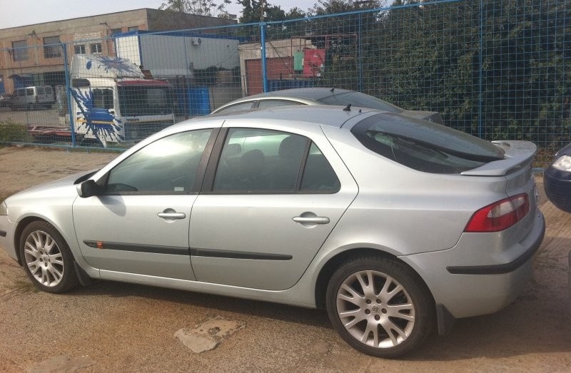 Dezmembrez Renault Laguna 1.9 dci an 2002