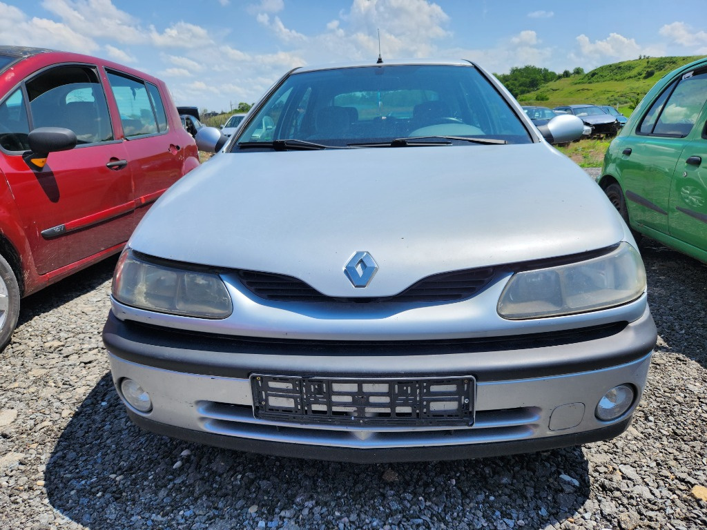 Dezmembrez Renault Laguna 1998 Berlina 1.6 benzină 79kw