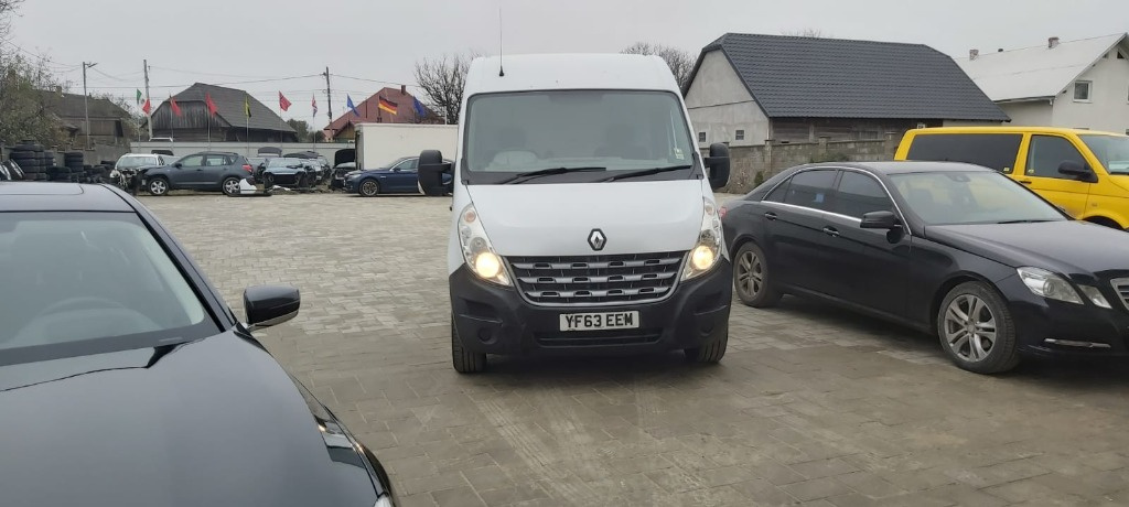 Dezmembrez Renault Master 2,3 dci