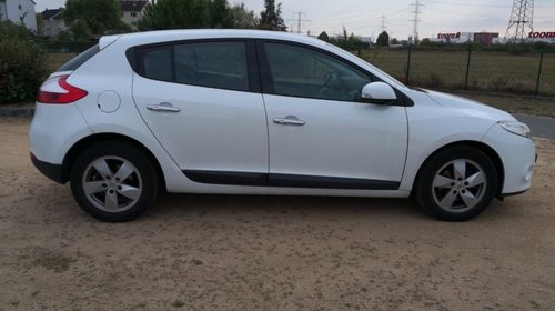 Dezmembrez Renault Megane 2010 Hatchback