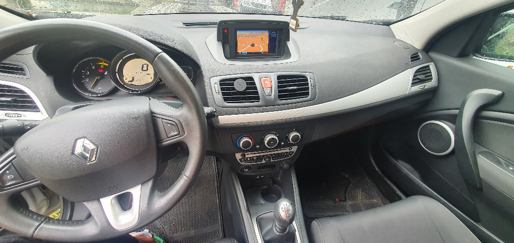 Dezmembrez Renault Megane 3 2012 BREAK 1.5 DCI