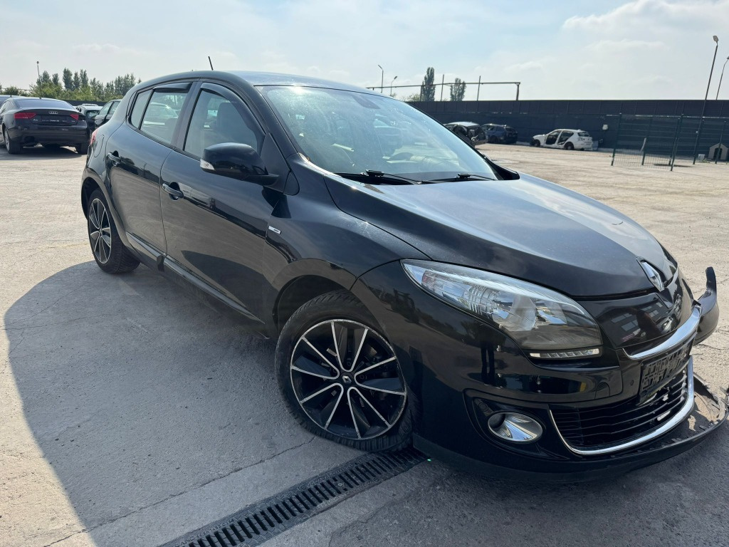 Dezmembrez Renault Megane 3 2012 hatchback 1,5