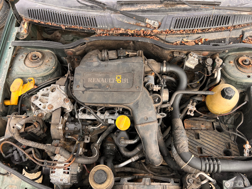 Dezmembrez Renault Megane I 1.9 dCi F8Q-