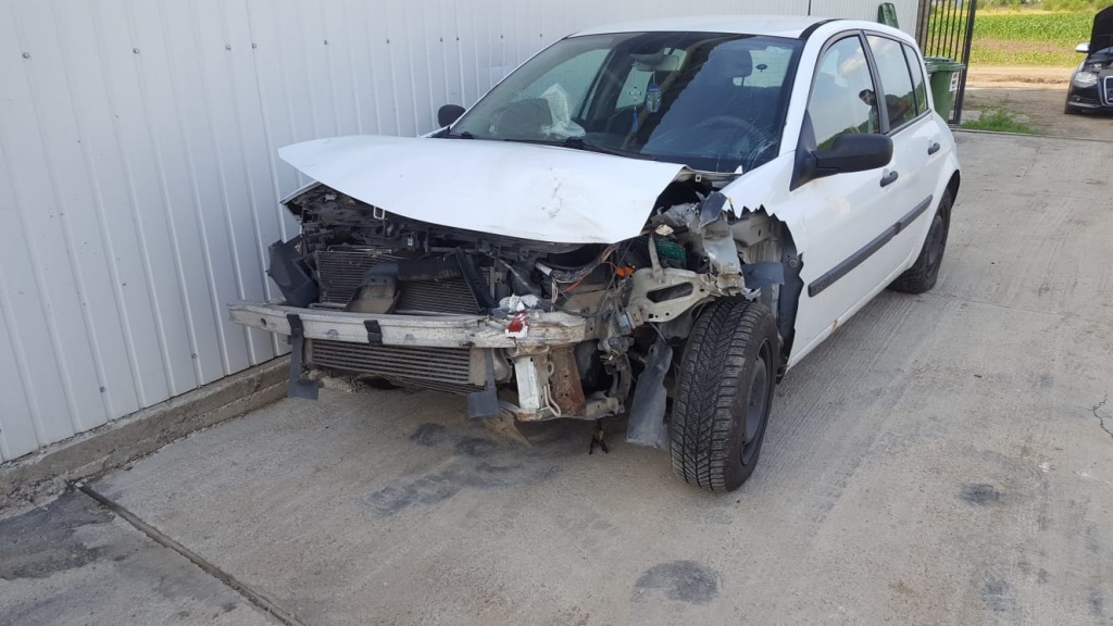 Dezmembrez Renault Megane II 1.5 euro 4