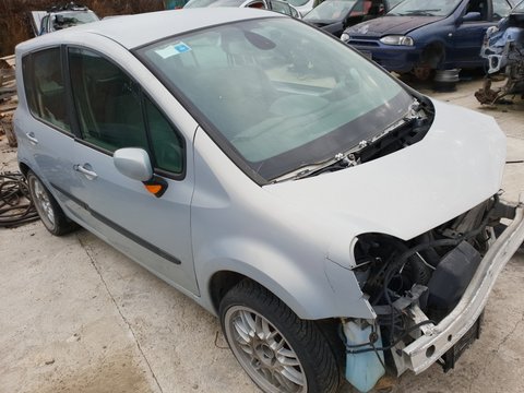 Dezmembrez Renault Modus 2005 1.5 dci