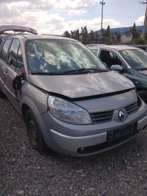 Dezmembrez Renault Scenic 1.6 16v Automata an 2004