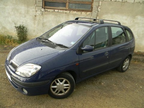 Dezmembrez Renault Scenic 1.6i 16V 2000
